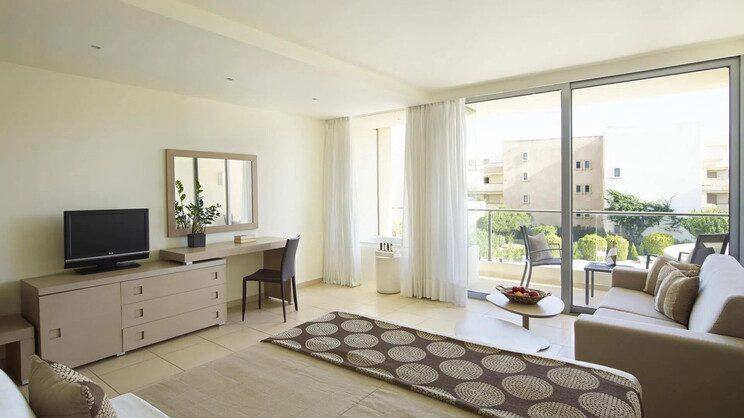 Deluxe Garden View Room with Spa Bath